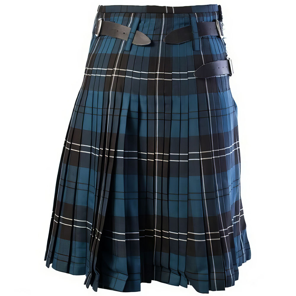 Kilt écossais plissé bleu et noir avec motif tartan et sangles en cuir sur les côtés