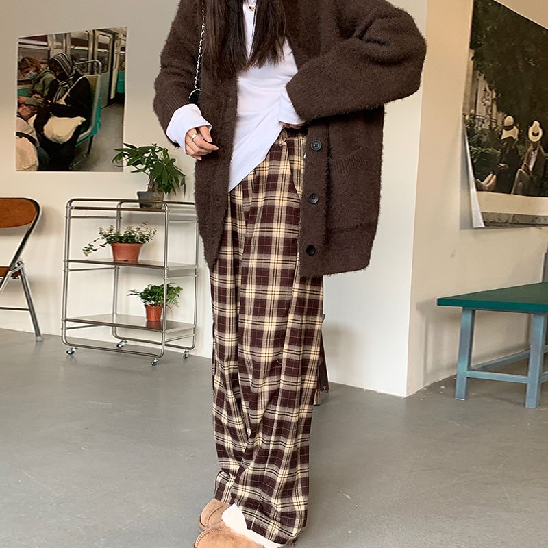 Pantalon large à carreaux écossais femme en tissu marron et beige avec coupe droite