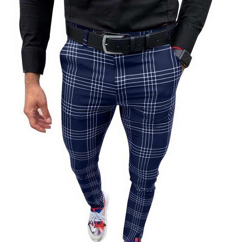 Pantalon tartan à carreaux homme slim bleu marine avec motifs blancs, vue de face en pied avec ceinture noire