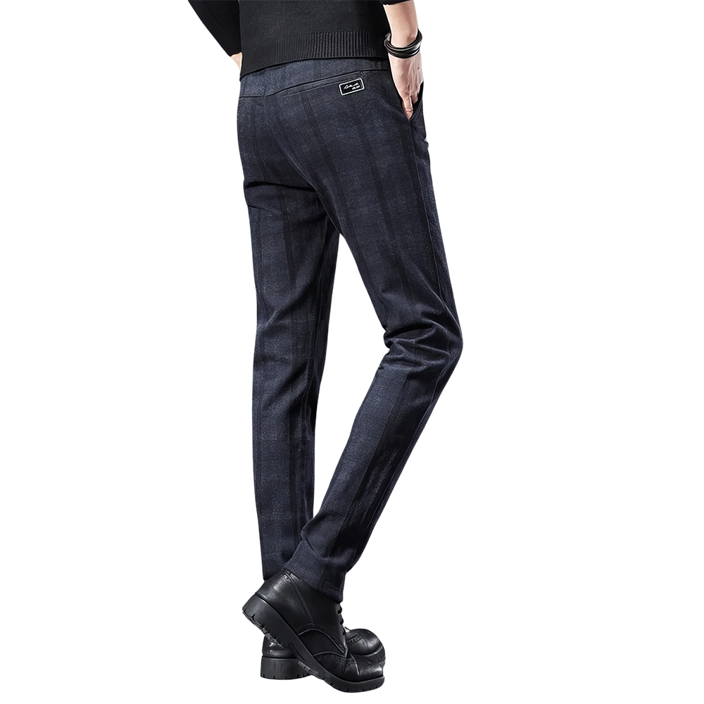 Pantalon tartan de golf bleu marine en tissu à motif écossais, vue arrière sur modèle debout