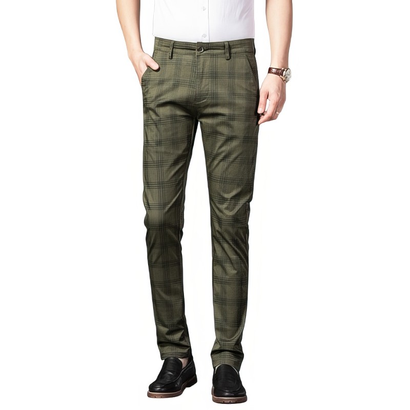 Pantalon tartan vert homme coupe slim avec motif écossais, porté avec chemise blanche et chaussures noires
