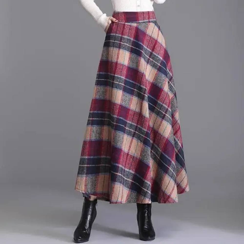 Jupe longue écossaise à carreaux rouge et bleu en tissu tartan, vue de face avec légère inclinaison, coupe ample et taille haute