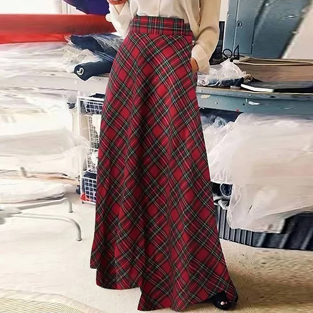 Jupe longue évasée écossaise rouge et vert à carreaux tartan portée en intérieur