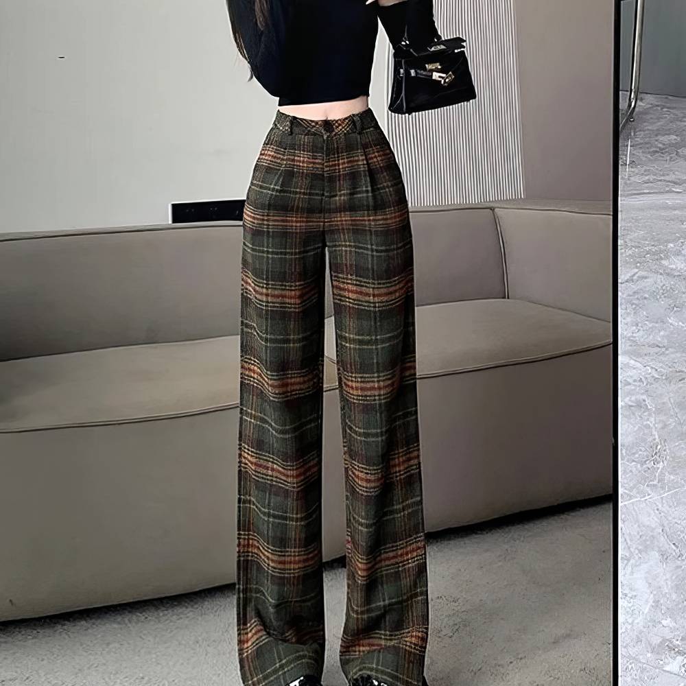 Pantalon ample femme en tissu écossais vert rouge et marron avec motif tartan, coupe droite et taille haute