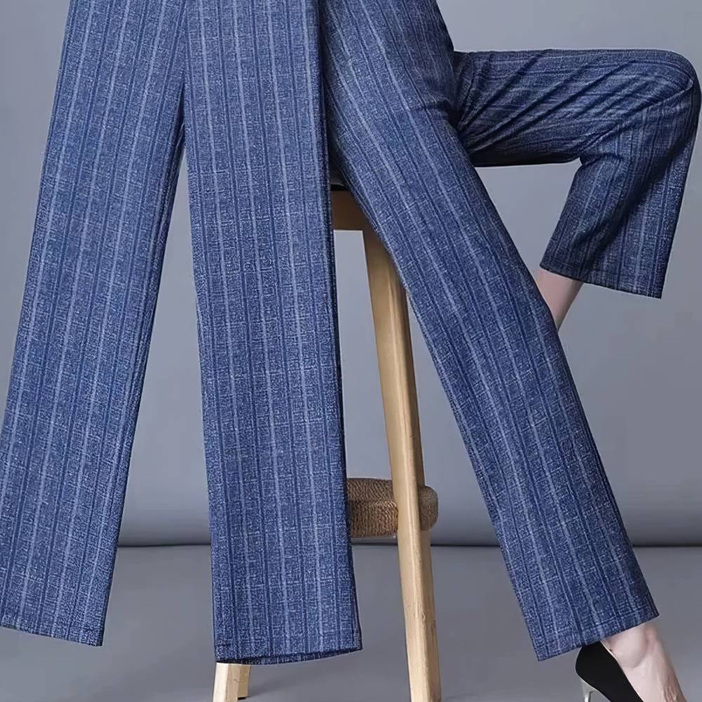 Pantalon écossais femme professionnel bleu avec motif tartan et coupe droite visible de face et de côté