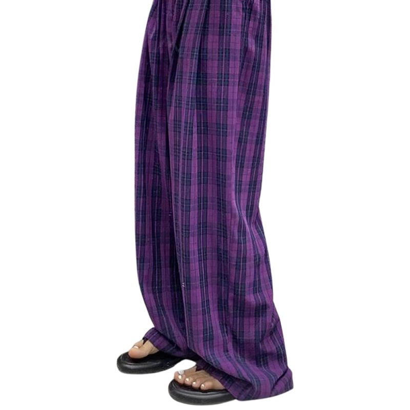 Pantalon écossais femme violet et noir en tissu tartan avec coupe ample