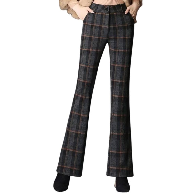 Pantalon écossais taille haute à carreaux noirs et marron avec coupe évasée porté de face