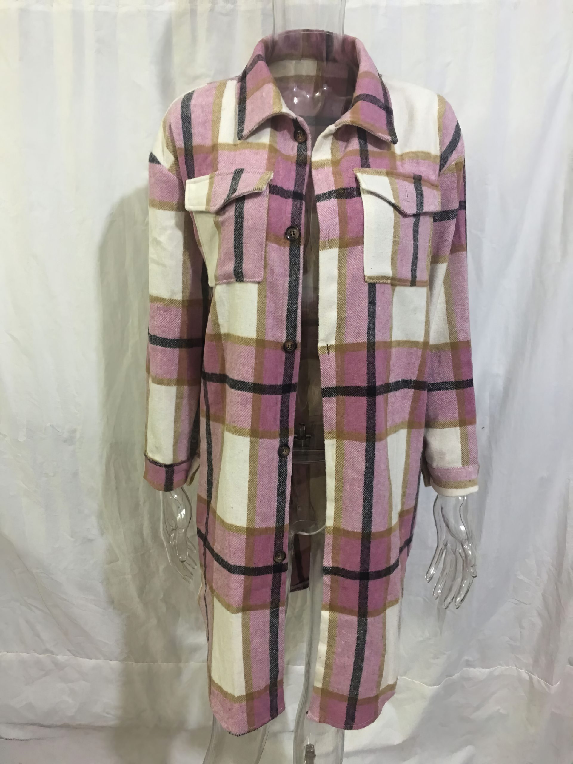 Pardessus écossais long col rabattu rose et blanc à motif tartan avec poches poitrine boutonnées