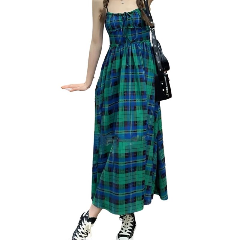 Robe écossaise longue à bretelles fines en tissu tartan vert et bleu avec jupe fluide